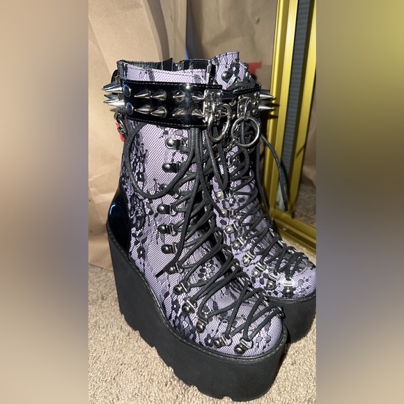 Dolls kill size 7 Widow purely haunted traitor platform boots-3 inch platform - Picture 3 of 4